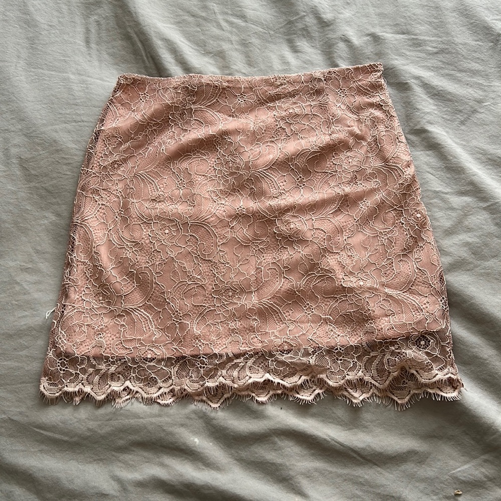 LACE SKIRT - PINK - FOREVER 21. Size small
